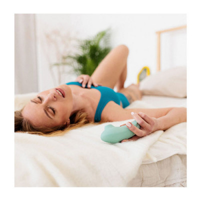 Womanizer Next - Sage Unboxed View