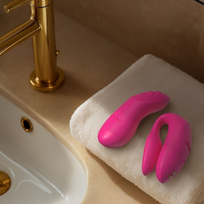 We-Vibe Chorus Pro - Electric Pink Unboxed View